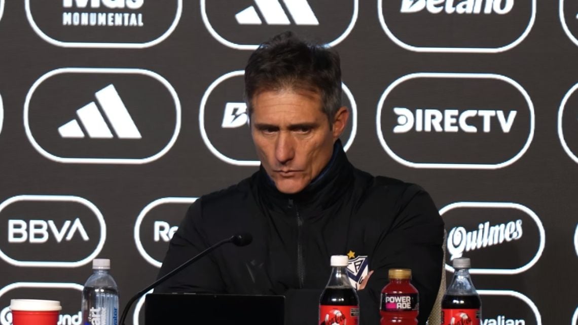 Vélez se quedó con las manos vacías y el Mellizo les apuntó a los de negro