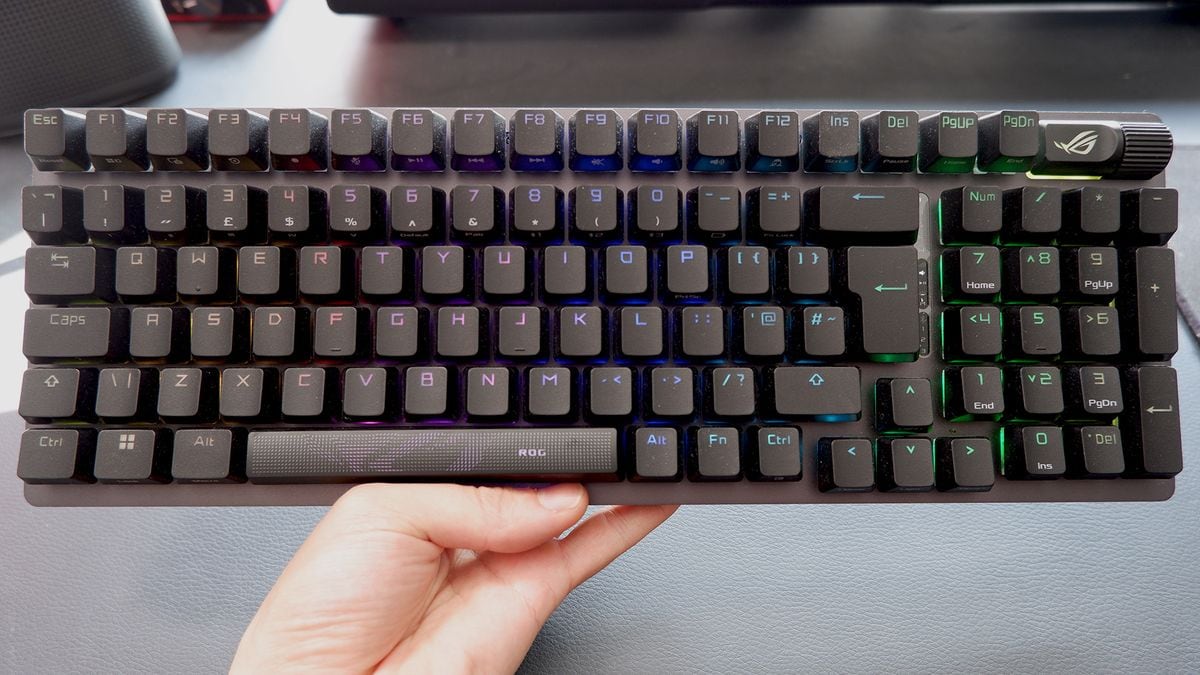 El nuevo teclado de Logitech que te deja mezclar interruptores como quien arma un buen asado: lo que hay que saber del G512 X 98
