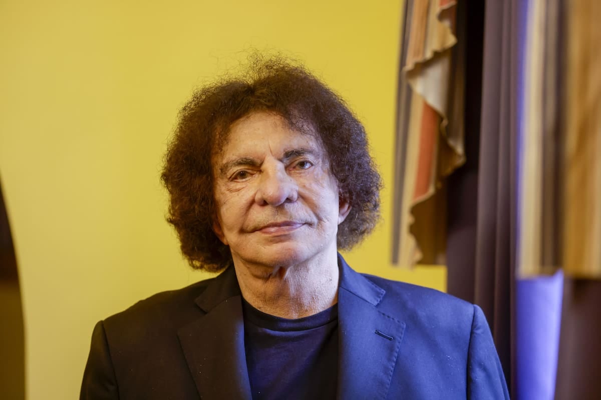 Dolina, otra vez el Ángel: la UBA le puso el Honoris Causa en la solapa del alma