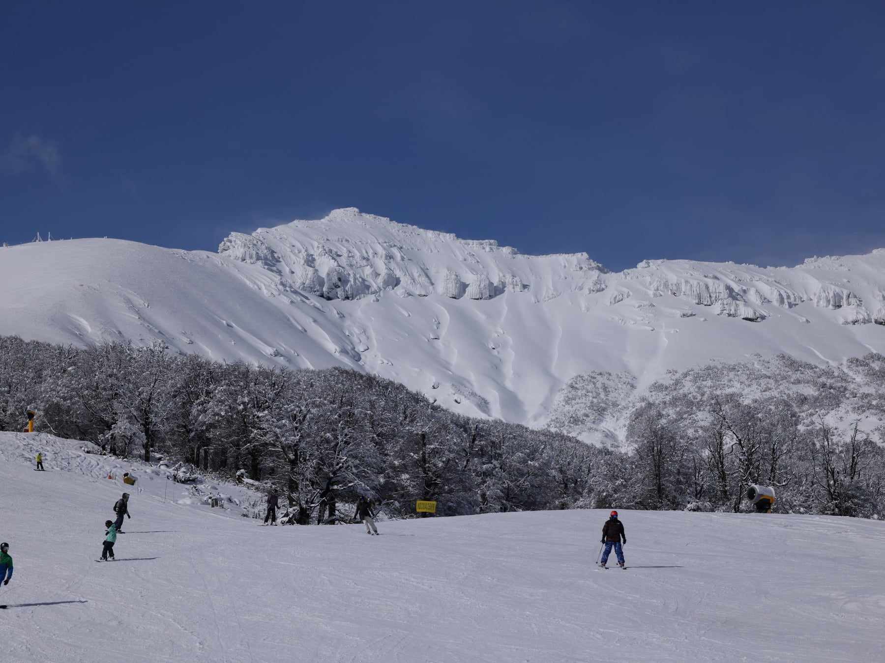 Septiembre, el mes de los esquiadores que saben aprovechar: nieve buena, menos gente y precios más bajos