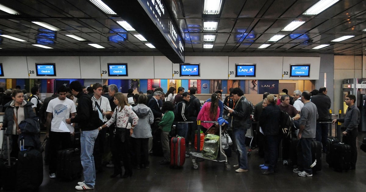 El turismo receptivo alcanza su mejor marca semestral en un cuarto de siglo y reconfigura el perfil del visitante que llega al país