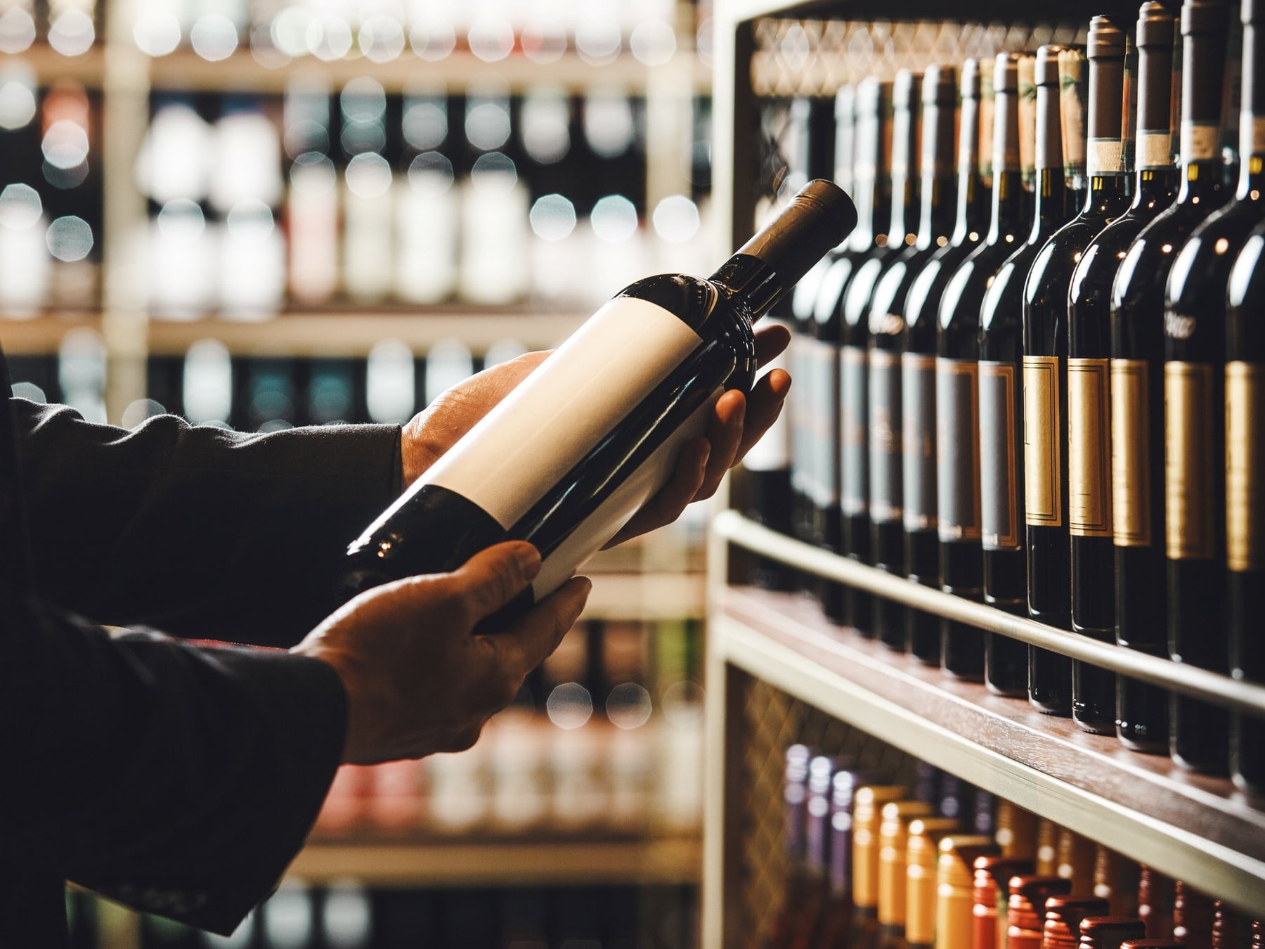 Vinos con etiqueta propia: qué hay detrás de cada palabra que leemos en la botella