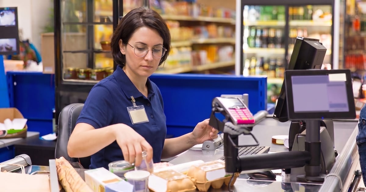Empleados de comercio: la escala salarial de septiembre dejó al cajero de supermercado en el umbral de los 1,33 millones de pesos