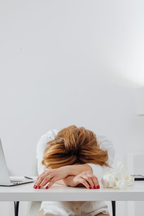 Cuando el cuerpo no apaga la alarma: las señales del estrés que se instala y no se va