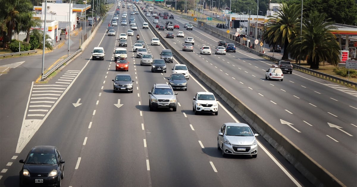 Litio y autos eléctricos: la transición que Argentina mira desde lejos mientras el parque a combustión sigue creciendo