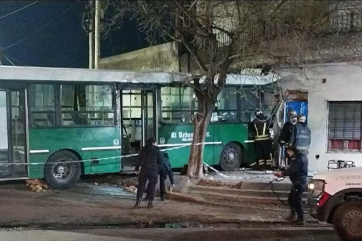 Temperley: un colectivo se comió una esquina y se cobró una vida