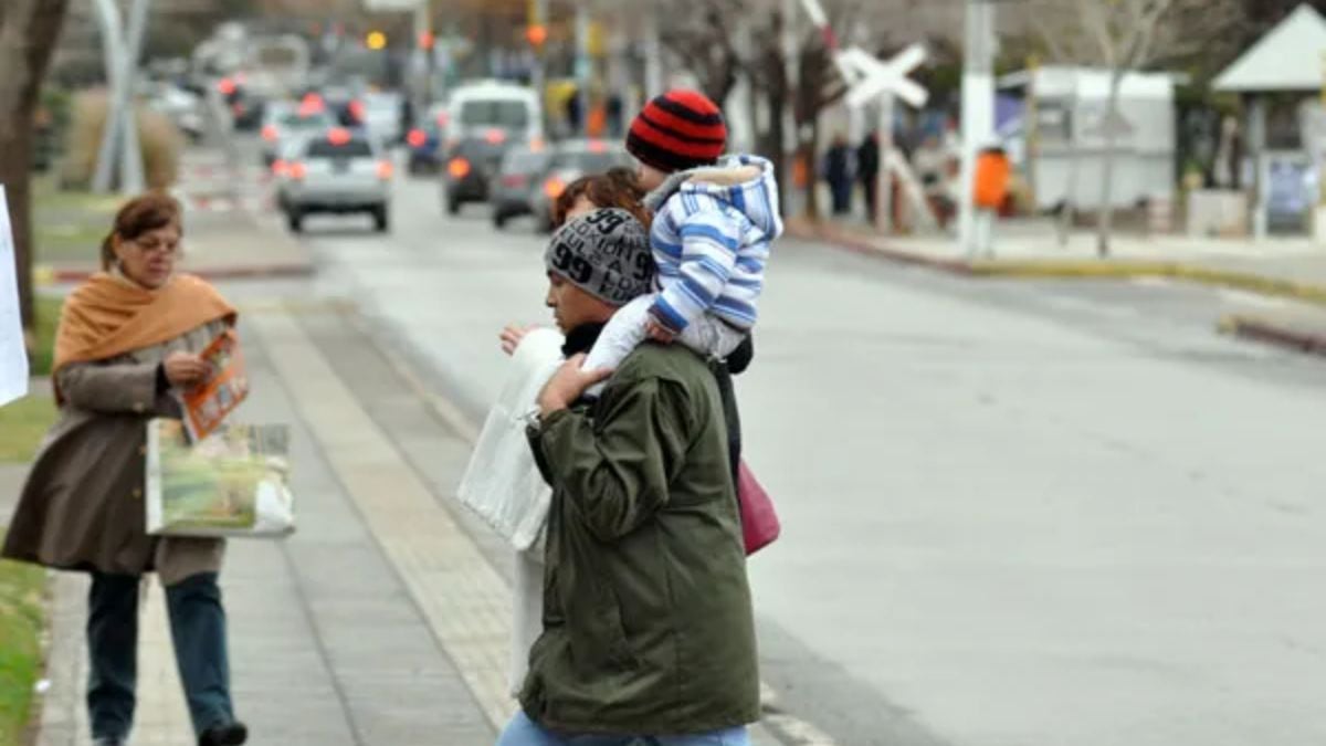 Neuquén pasó de los -1°C de la mañana a una tarde templada de 21°C, pero el viento del sudeste promete complicar la noche
