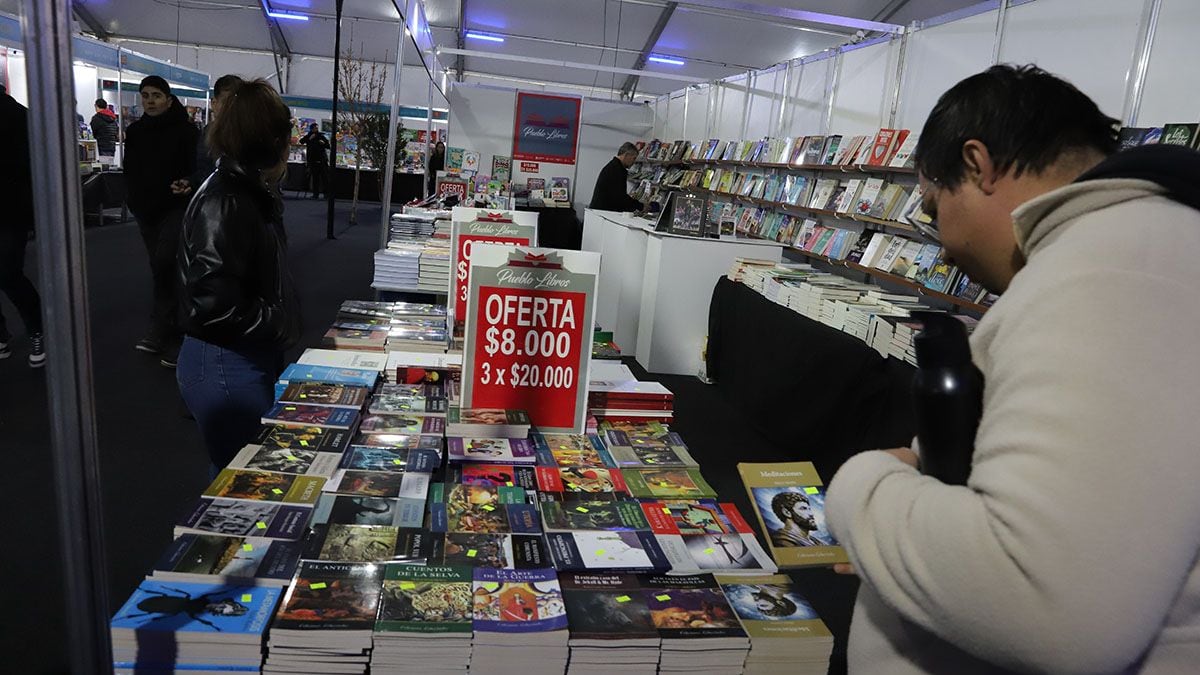 La Feria del Libro de Neuquén abre su última semana con teatro, talleres y conversaciones que invitan a quedarse