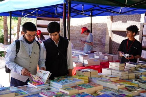 La Feria del Libro de Neuquén entra en su tramo final con propuestas para todos los bolsillos y todas las edades