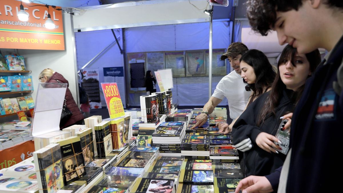 La Feria del Libro de Neuquén se despide entre stands, funciones y conversaciones con autores