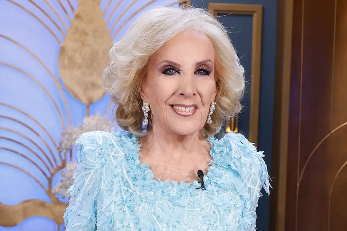 Juana Viale vuelve a calzarse el traje de Mirtha y la mesa queda servida una vez más en la pantalla