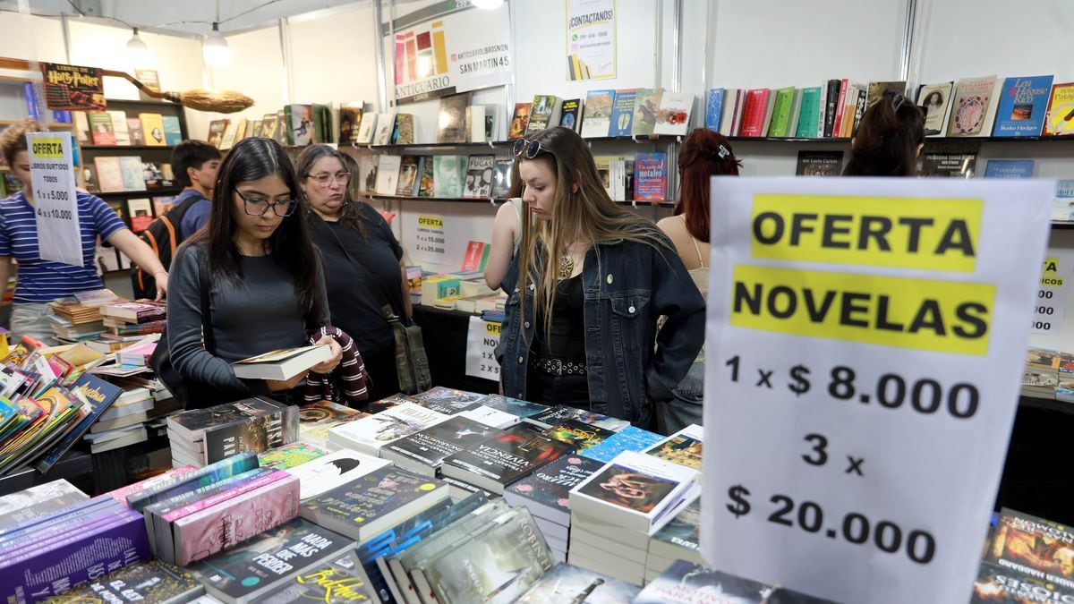La Feria del Libro de Neuquén abre sus globas con precios que van de dos mil a setenta mil pesos