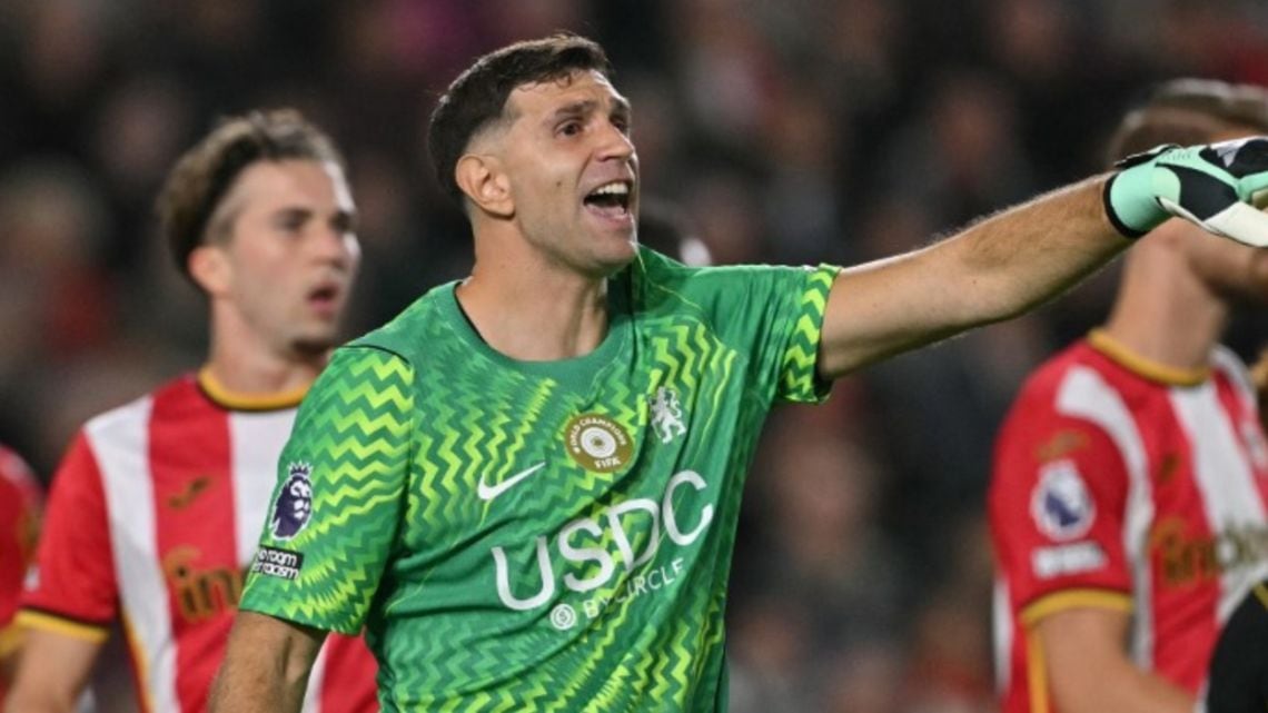 Chelsea se desangra: 3-0 en casa de Brentford y Dibu Martínez todavía no sabe lo que es terminar un partido con el arco en cero