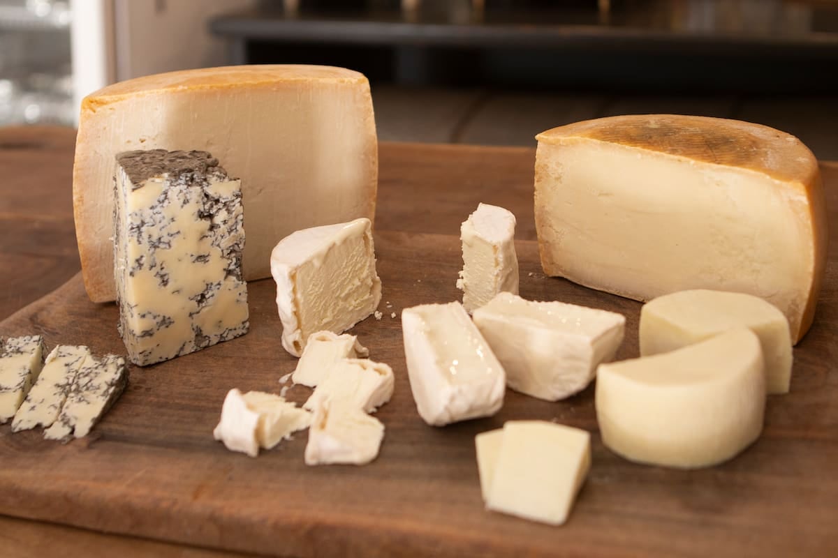 Detectan una estafa con 33 pedidos de queso y comprobantes falsos por más de $60 millones en Mar del Plata