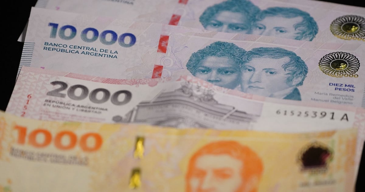 El billete de mil pesos perdió nueve décimas de su poder de compra desde 2017 y cede terreno en el efectivo