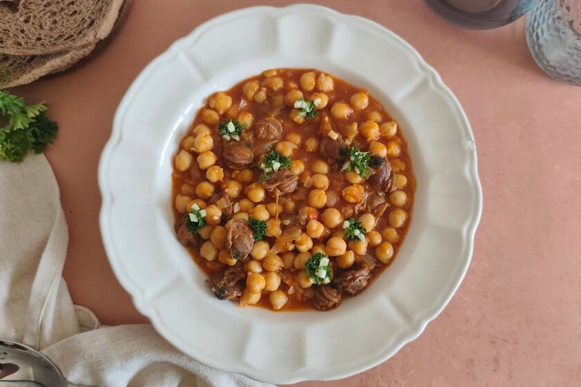 Garbanzos con zamburiñas: la receta de olla corta que salva una noche cualquiera