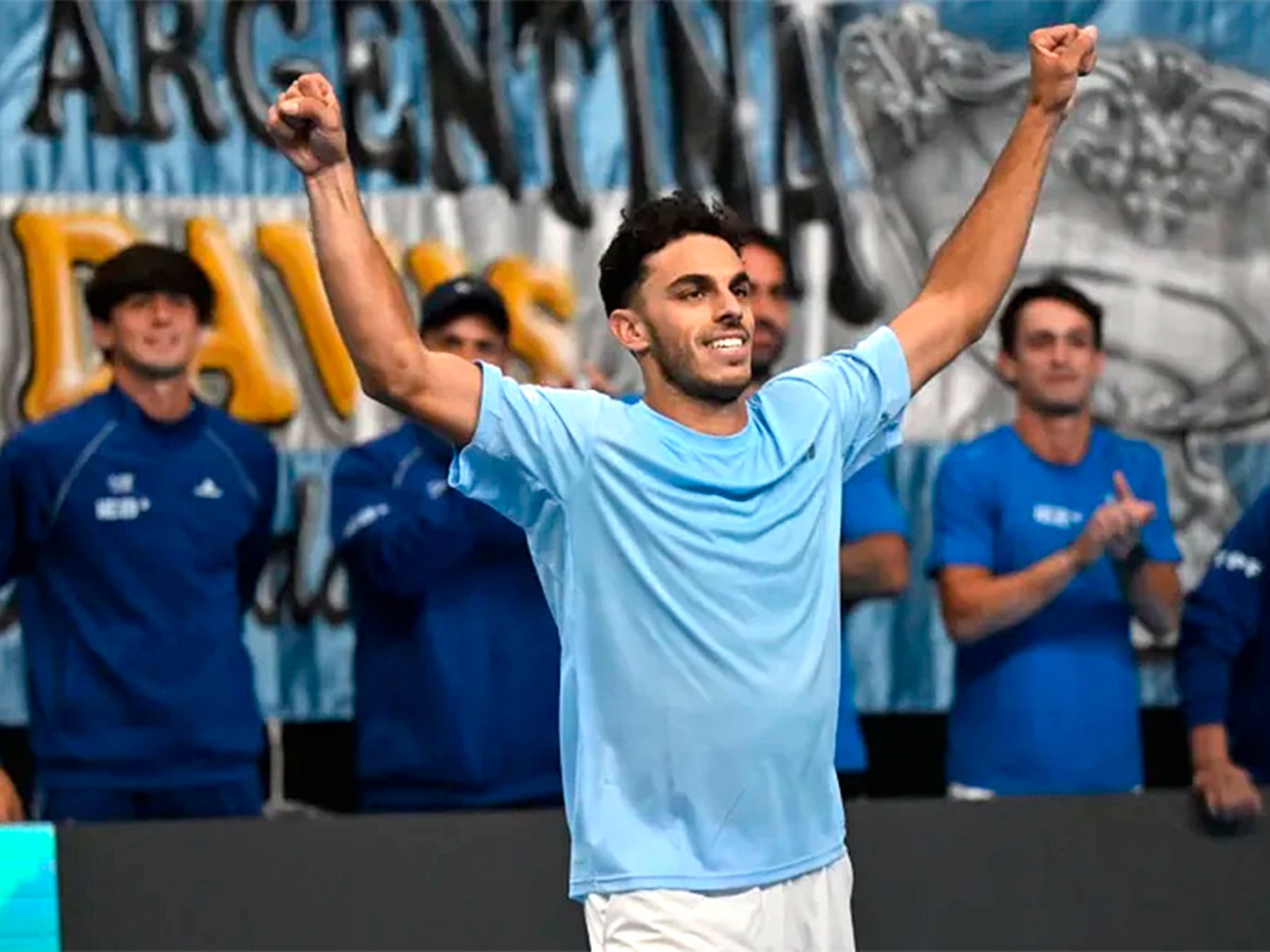 Cerúndolo borró a Alkaya de la cancha y Argentina zafó del abismo en la Copa Davis