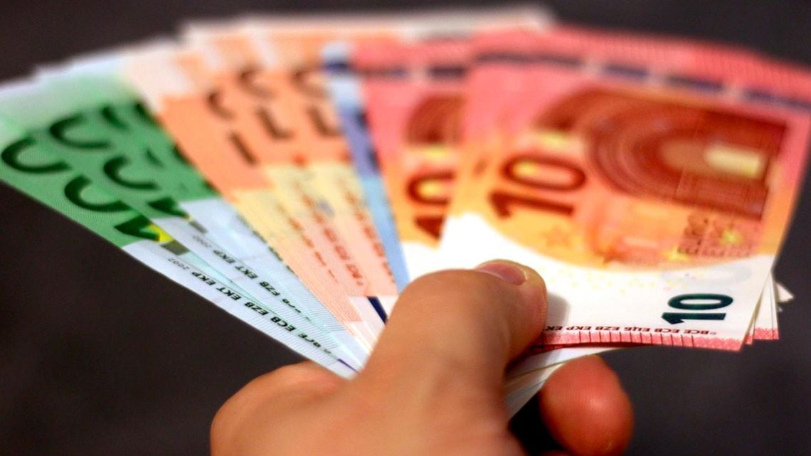 El euro blue arrancó la rueda con un alza de seis pesos y se ofreció a 1.855,75 en la venta paralela
