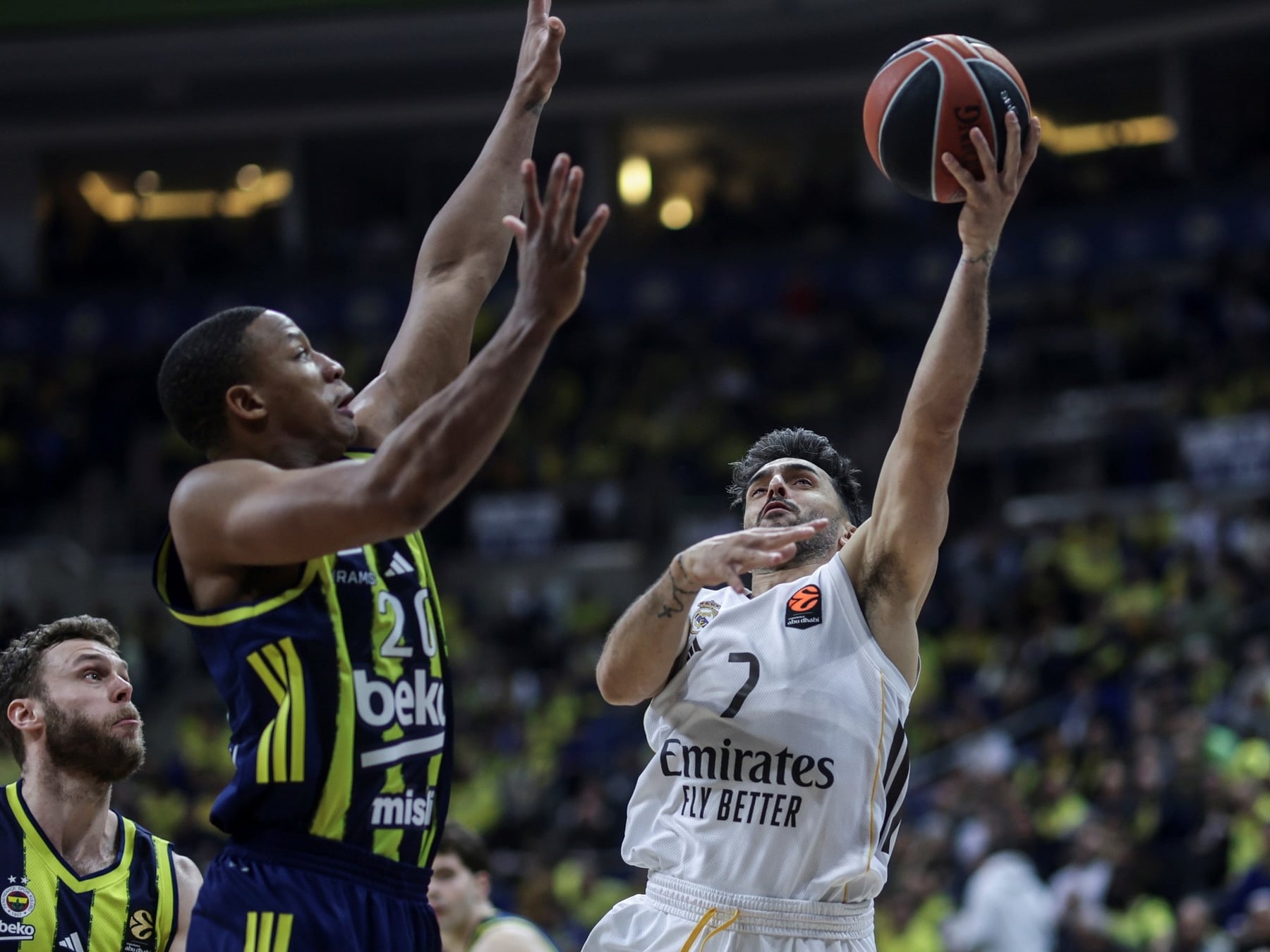 Corbalán se sube al tren europeo y los argentinos vuelven a copar la Euroliga