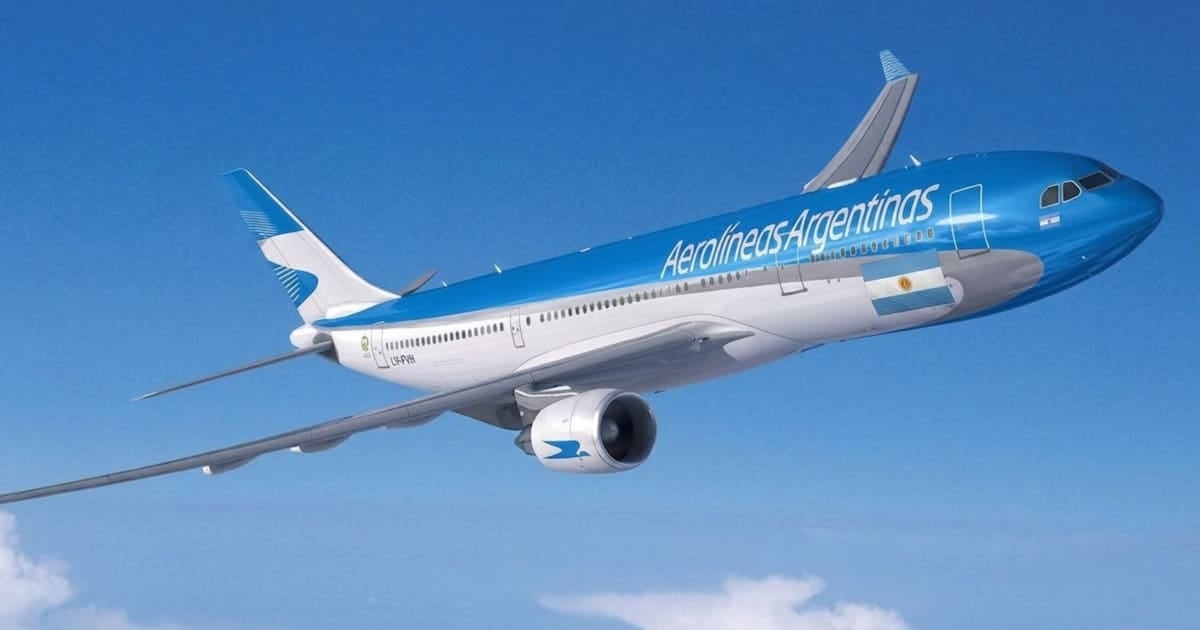 Aerolíneas Argentinas amplía su mapa para el verano 2027 y los precios de los pasajes marcan diferencias de hasta más del doble según la compañía