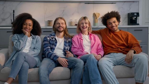 Doce ficciones para acomodarse en el sillón: del vértigo breve al viaje largo