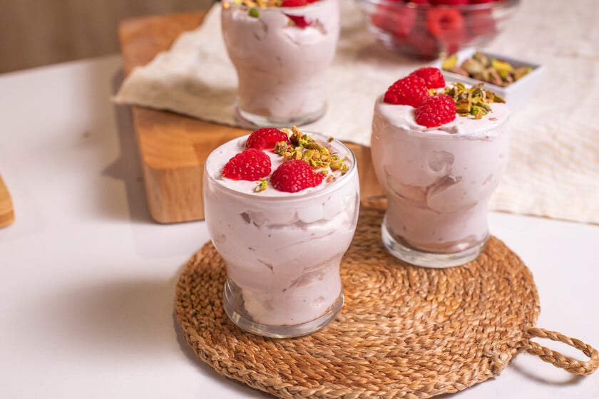 Mousse de frambuesas sin huevo: un postre rápido que se disfruta mejor después de la heladera