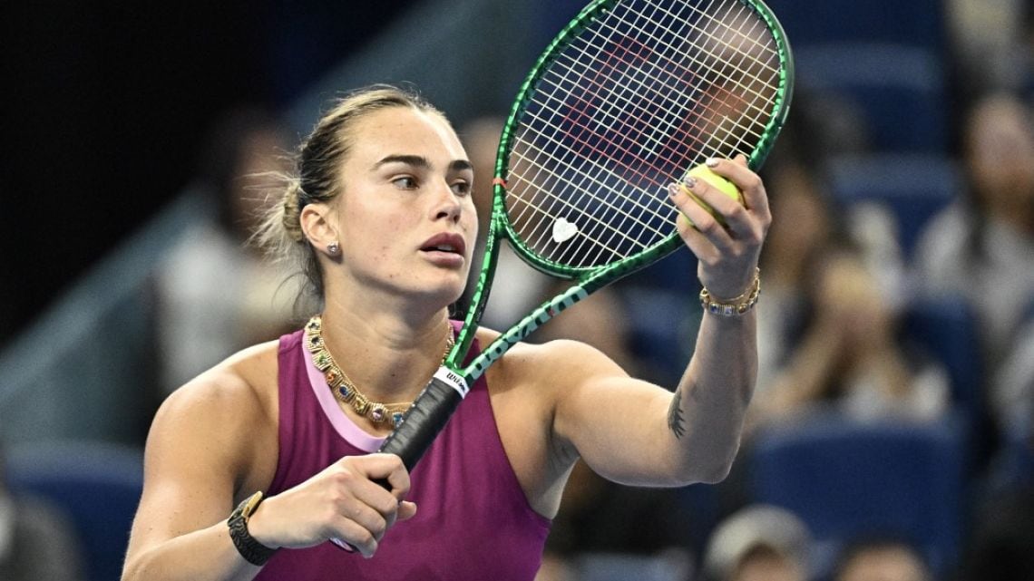 Sabalenka volvió al ruedo en China y mandó a Zarazúa a buscar el paraguas