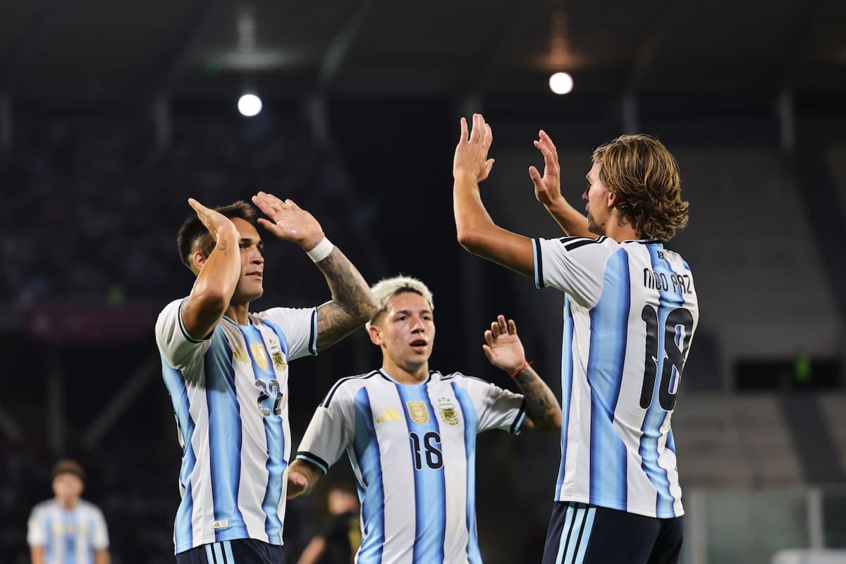 Después del 3-0 a Bolín, Argentina se prende dos fideos africanos y le arma la fiesta de despedida al Diez