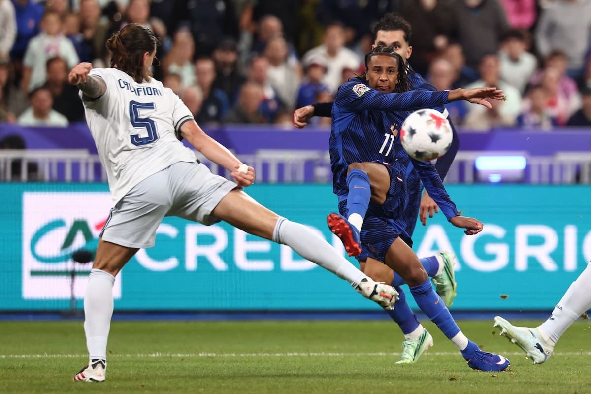 París no se inclinó: Francia e Italia se sacaron las ganas con un 1-1 que dejó a los dos arqueros como figuras