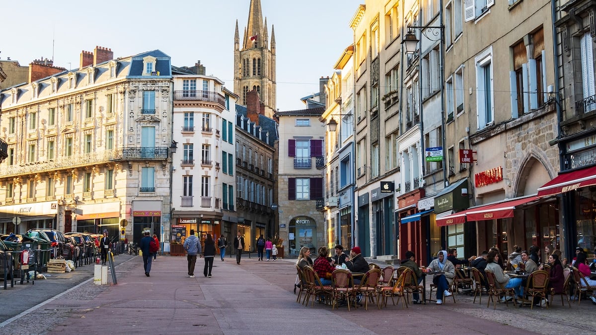 Limoges, la capital francesa de la porcelana: dos oficios, mil años de historia y una invitación a meter las manos en el barro