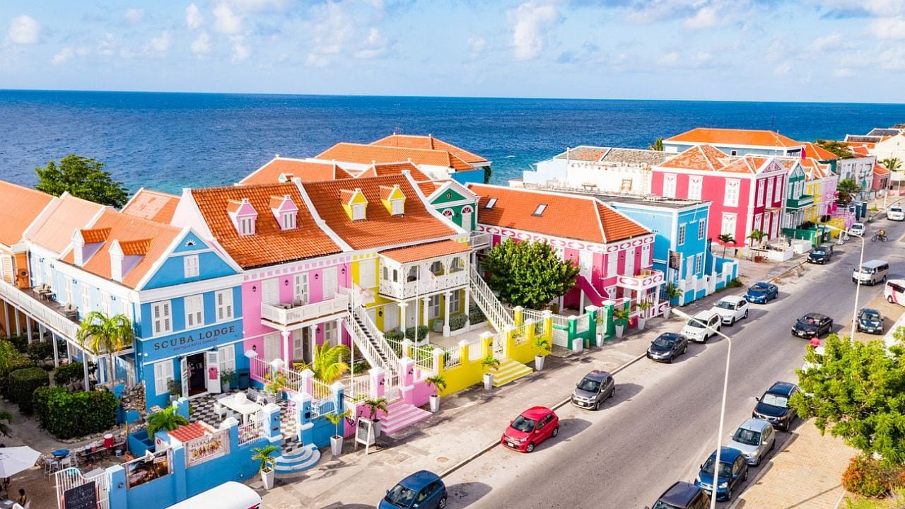 Curazao, la isla que va mucho más allá de sus playas: buggies, cuevas y música de tambú