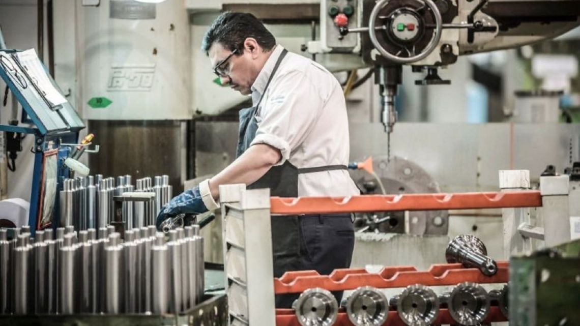 La industria argentina acumula 66.262 puestos fabriles menos en dos años y la caída se concentra en el Gran Buenos Aires
