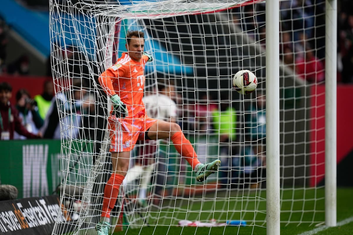 Neuer y una noche para el olvido: Bayern se pinchó en Augsburgo y se aleja de la punta