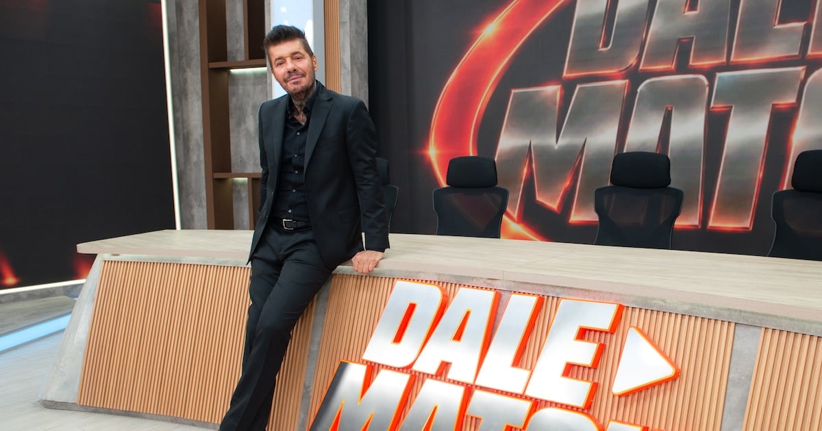 Tinelli se reinventa en la pantalla que viaja en el bolsillo: vuelve con humor, deporte y la cámara puesta en su propia casa