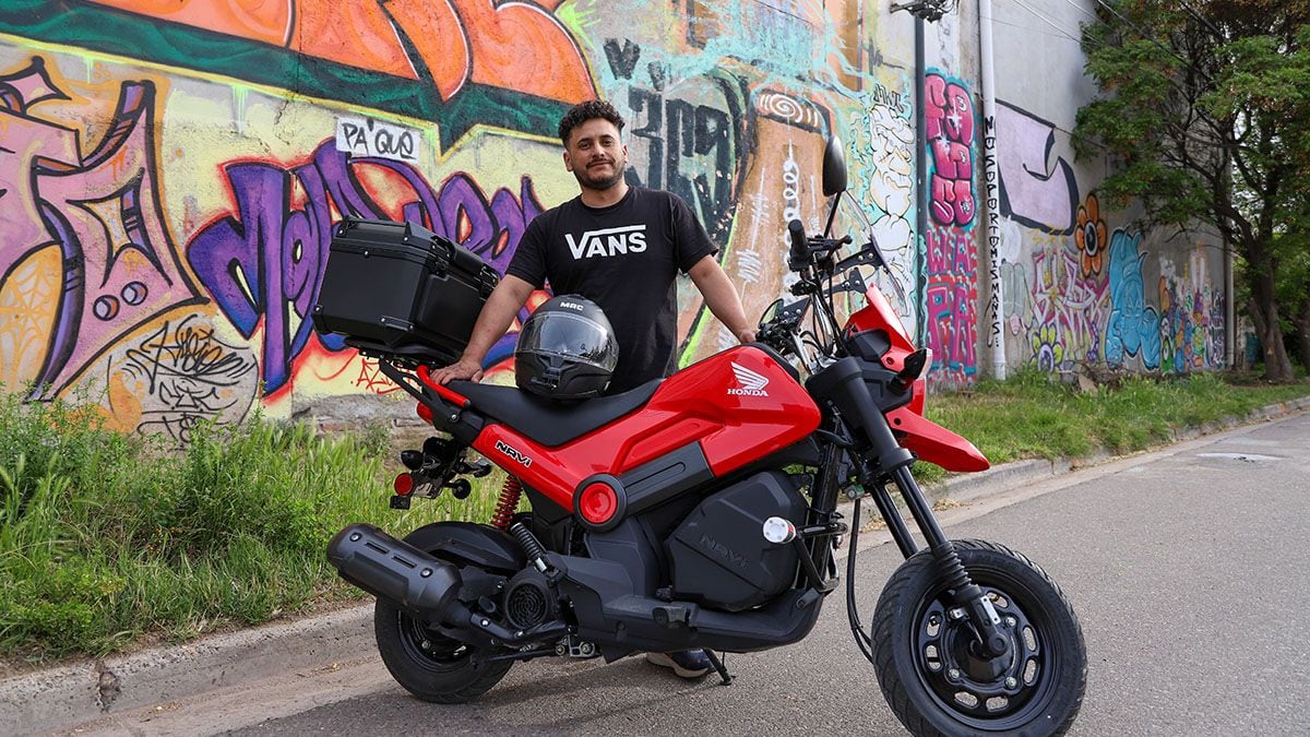Un mecánico neuquino liquida su taller, deja el oficio y se lanza a la ruta hacia Alaska sobre una moto pequeña