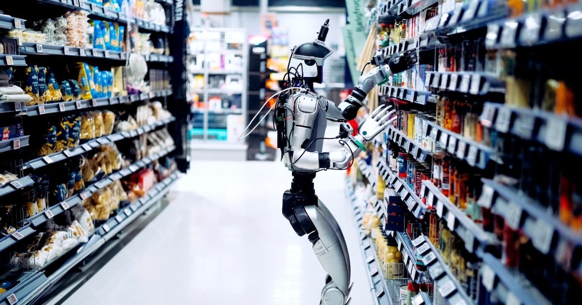 Robots humanoides ya reponen góndolas en los supermercados de Dinamarca mientras los clientes duermen