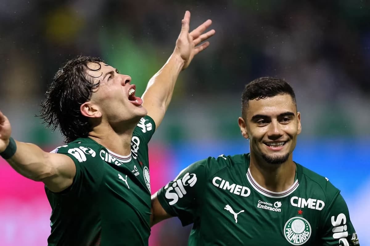 Giay la rompió en el clásico y Corinthians se mandó a buscar a Seedorf como bombero