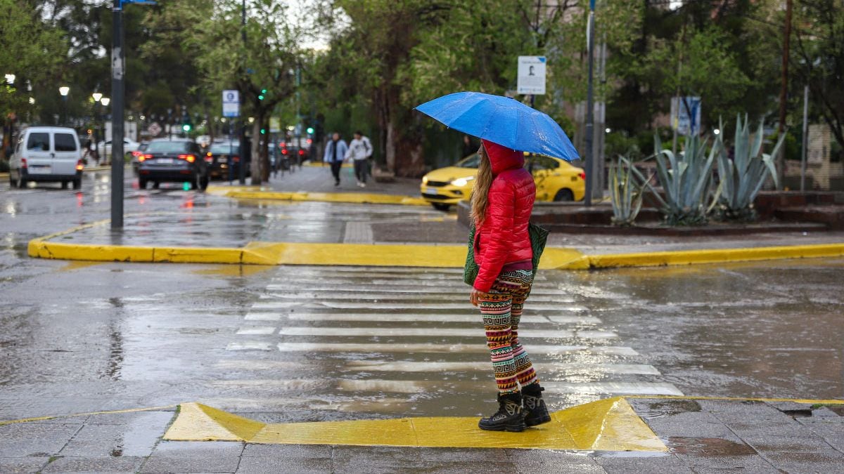 Lunes con el cielo cargado: seis departamentos de Neuquén bajo alerta naranja por tormentas y granizo