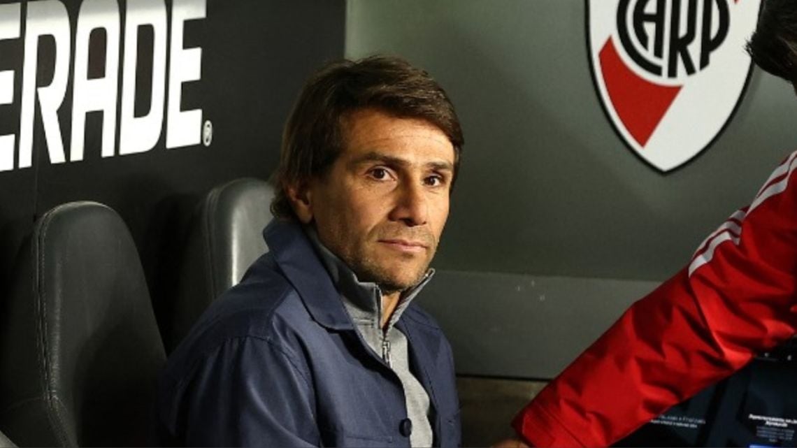 A Junín se va River con la calculadora en una mano y la Biblia en la otra