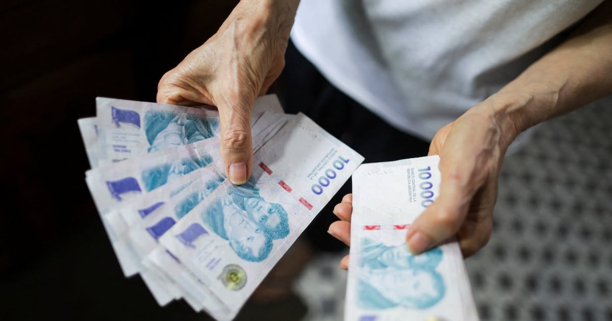 Mora joven: las billeteras virtuales duplican a los bancos en deudores menores de 30 años