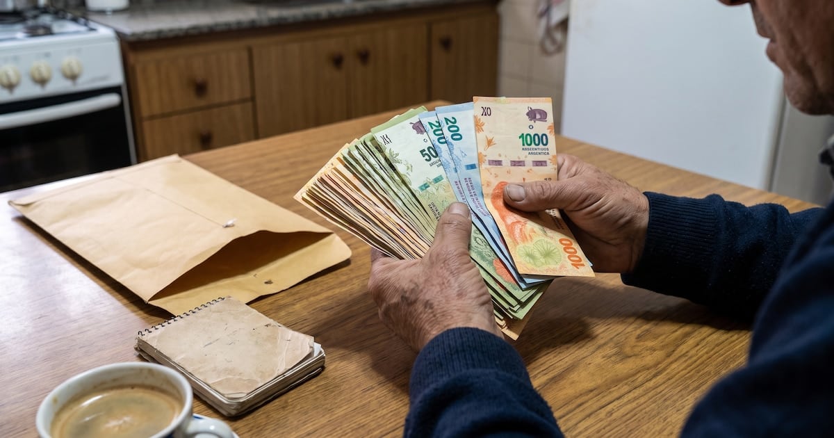 La deuda de las familias argentinas trepó a 101,9 billones de pesos y la mora ya alcanza a uno de cada cuatro deudores