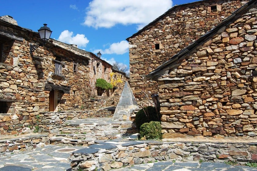Umbralejo: el pueblo de pizarra que volvió a la vida entre las sierras de Guadalajara