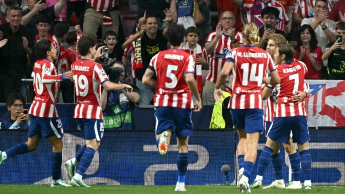 Al Atleti se le dio: le ganó 2-0 al United y respiró en la Champions