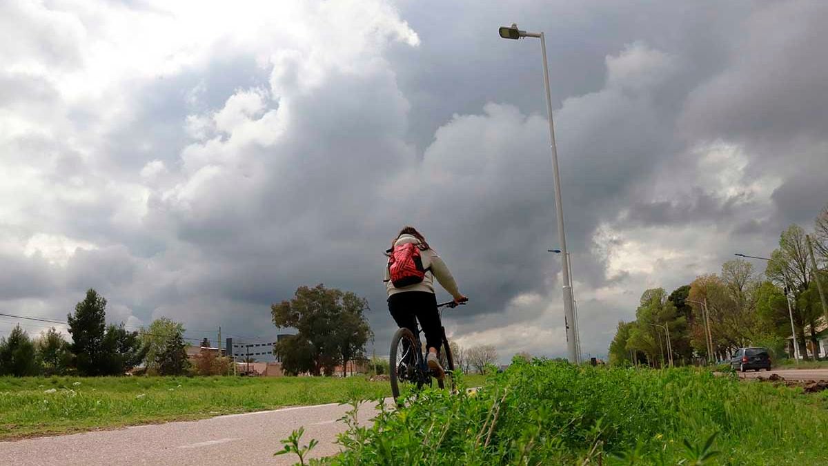 Neuquén transita una semana con cielo cubierto y temperaturas templadas, antes de un fin de semana bajo tormentas