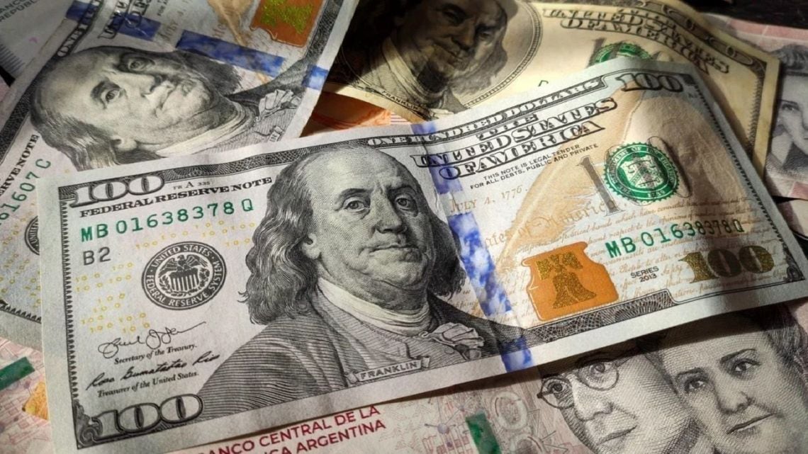 El blue retrocedió cinco pesos y cerró a $1.545, mientras el oficial del Nación se sostuvo en $1.530