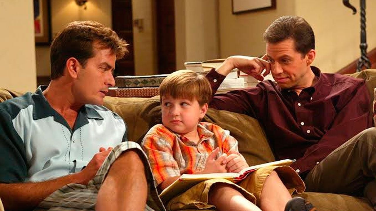 El dia que Hugh Grant estuvo a punto de quedarse con la silla que termino siendo de Ashton Kutcher