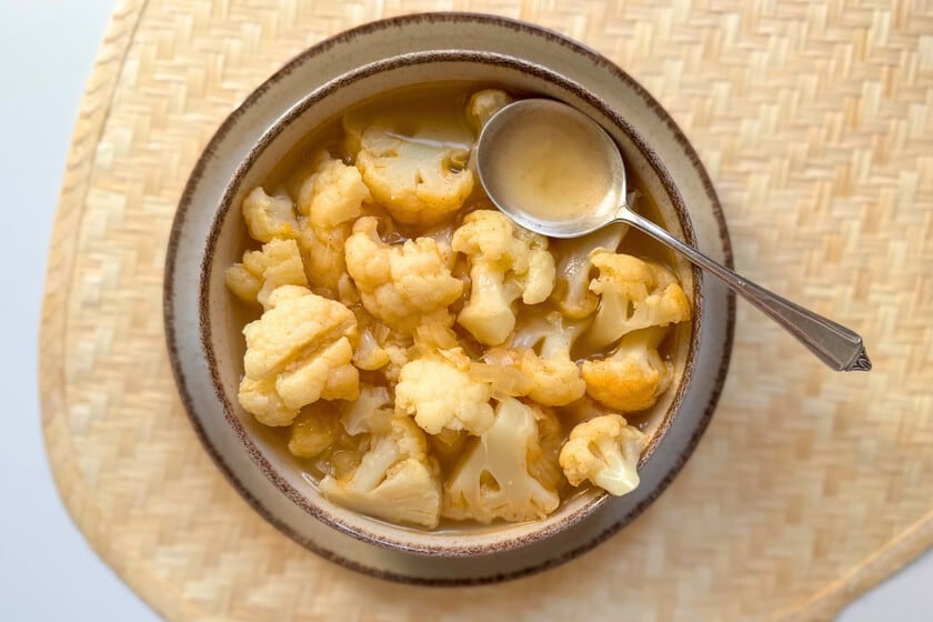 La sopa de coliflor que se come con cuchara grande: entera, con cuerpo y sin procesadora