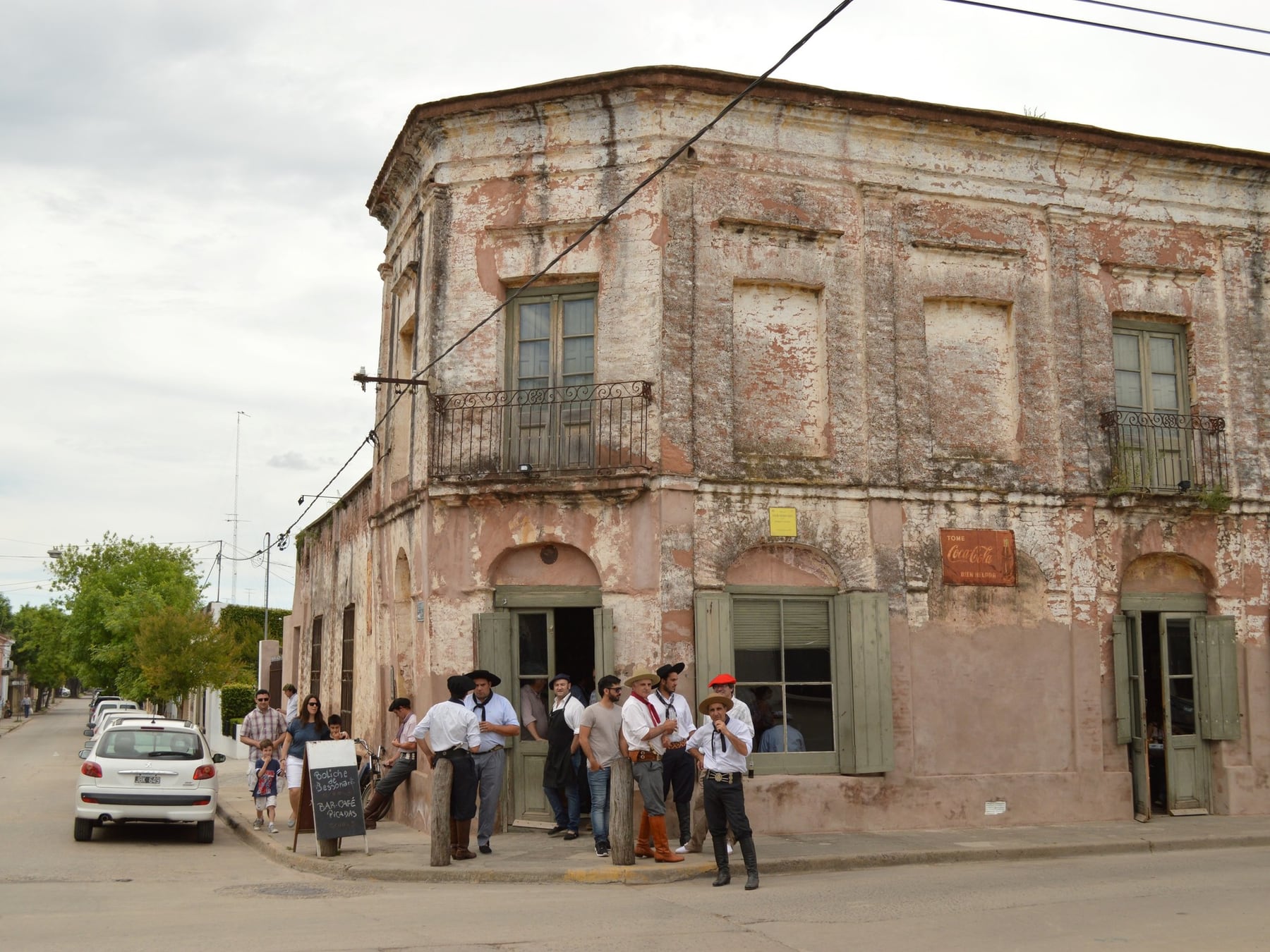 San Antonio de Areco: el pueblo gaucho que se reinventa entre talleres, diseño de autor y una galería a cielo abierto