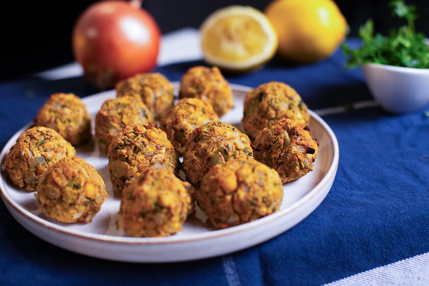Bolitas de garbanzos y brócoli: una cena vegetal que se arma sin complicarse