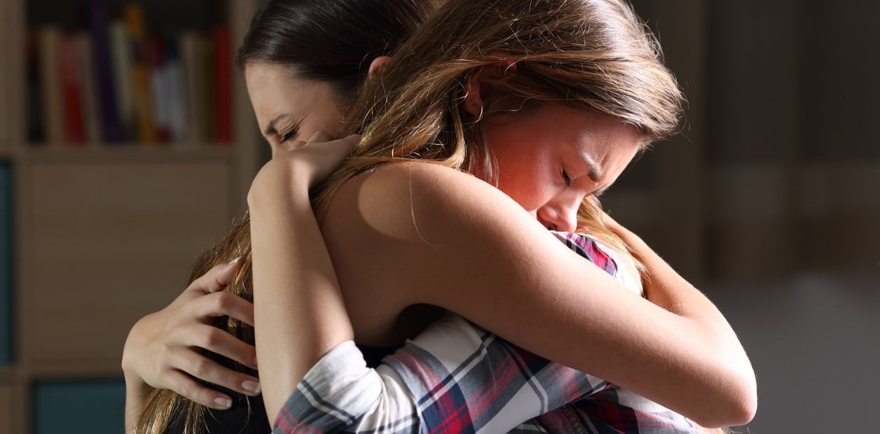 Cuando se va quien dio forma a la propia historia: cómo atravesar el duelo de un padre o una madre